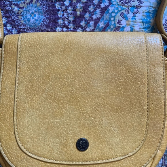 Brand new Roxy purse never used. Bought on Zulily - Picture 4 of 4